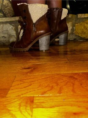 Brown Faux-Fur Lined Lace-Up Winter Boots